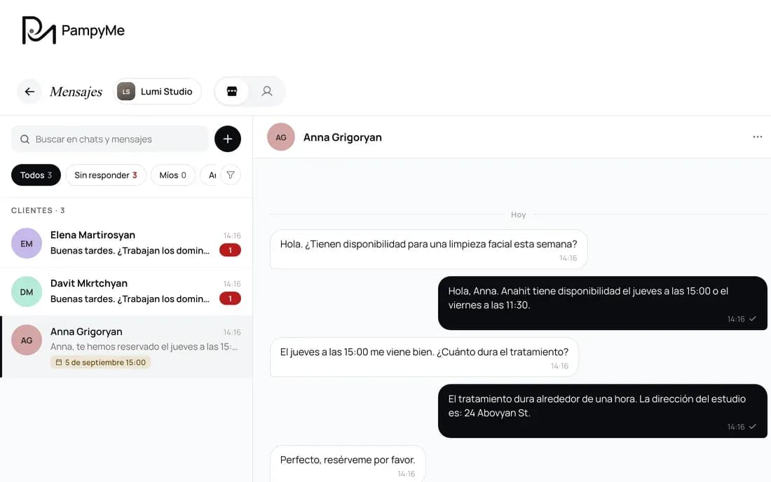 Conversación con un cliente y reserva en el chat